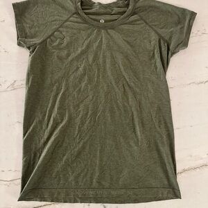 Lululemon Heathered Green Swiftly T-shirt Top Size 6 Crop